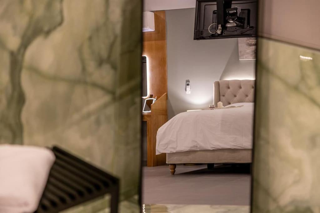 Smaragdi Luxury Jacuzzi Apartment Noho Premium Living Афины Экстерьер фото