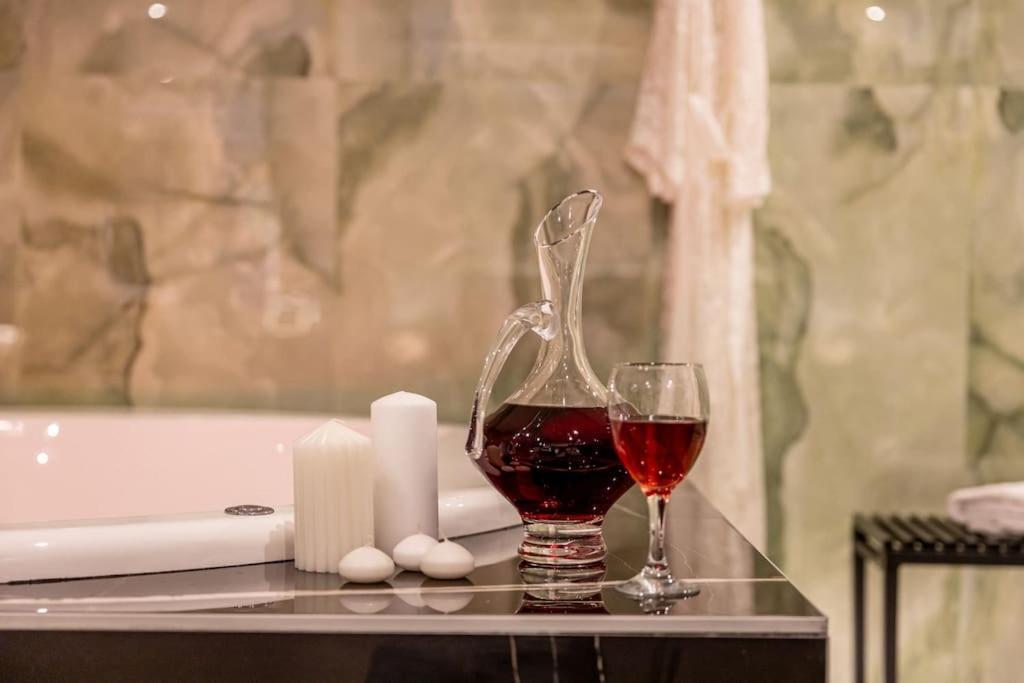 Smaragdi Luxury Jacuzzi Apartment Noho Premium Living Афины Экстерьер фото