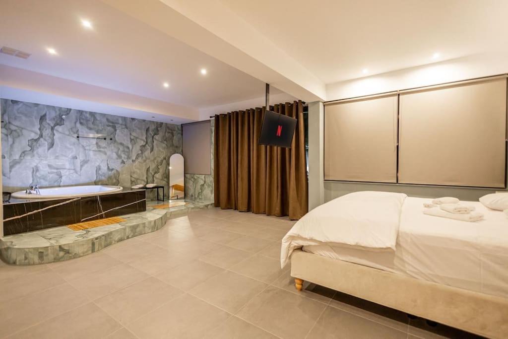 Smaragdi Luxury Jacuzzi Apartment Noho Premium Living Афины Экстерьер фото