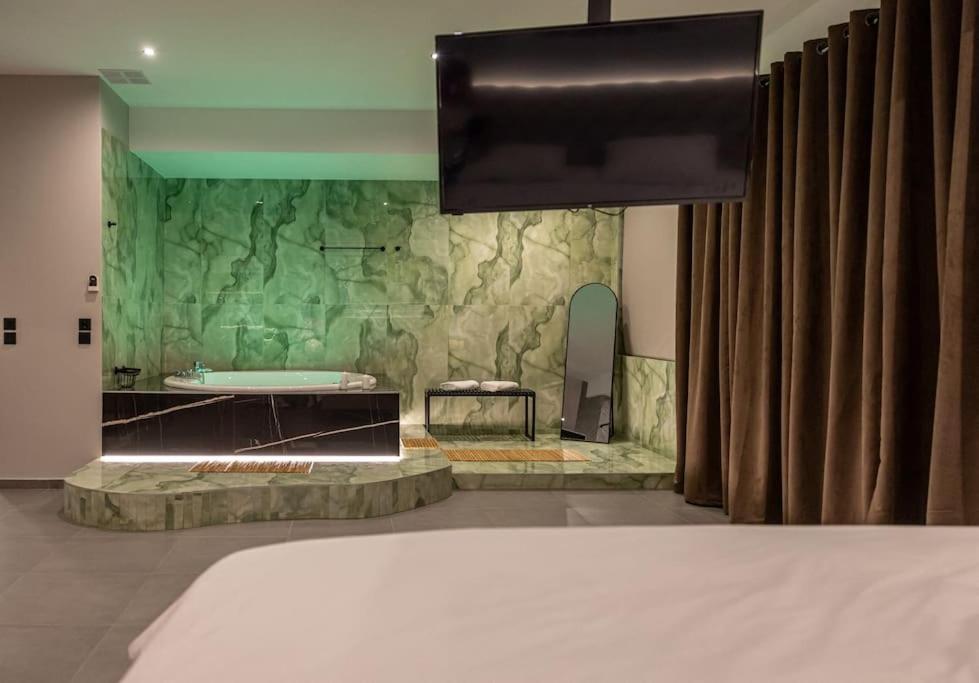 Smaragdi Luxury Jacuzzi Apartment Noho Premium Living Афины Экстерьер фото