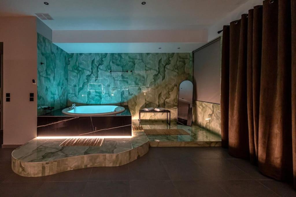 Smaragdi Luxury Jacuzzi Apartment Noho Premium Living Афины Экстерьер фото